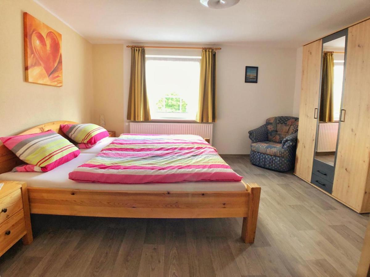 Ferienwohnung Zum Tannenwirt メーデバッハ エクステリア 写真