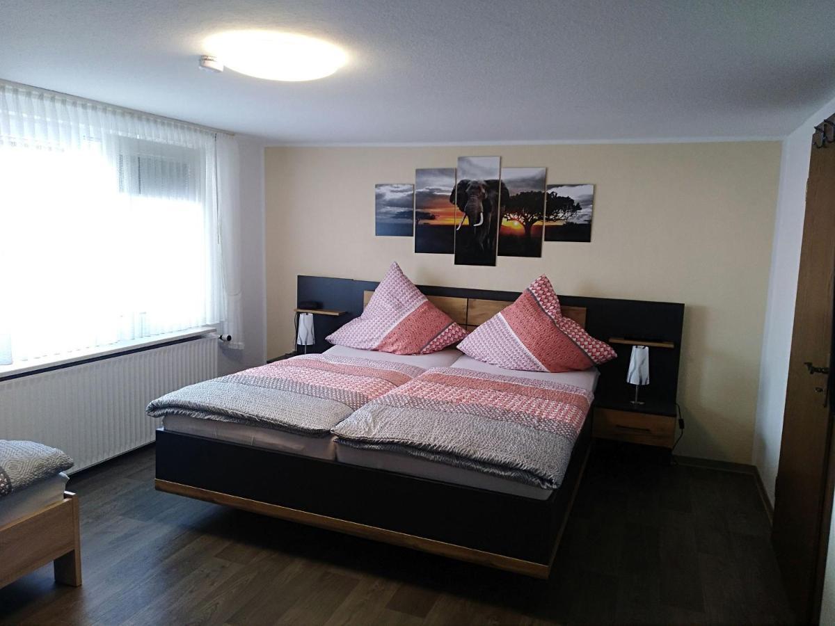 Ferienwohnung Zum Tannenwirt メーデバッハ エクステリア 写真